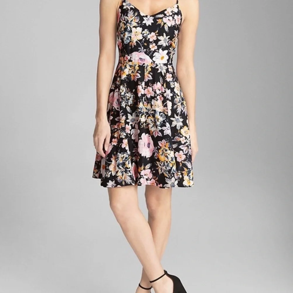 GAP Cami Fit and Flare Mini Black Floral Dress Sz. Small - Picture 6 of 10